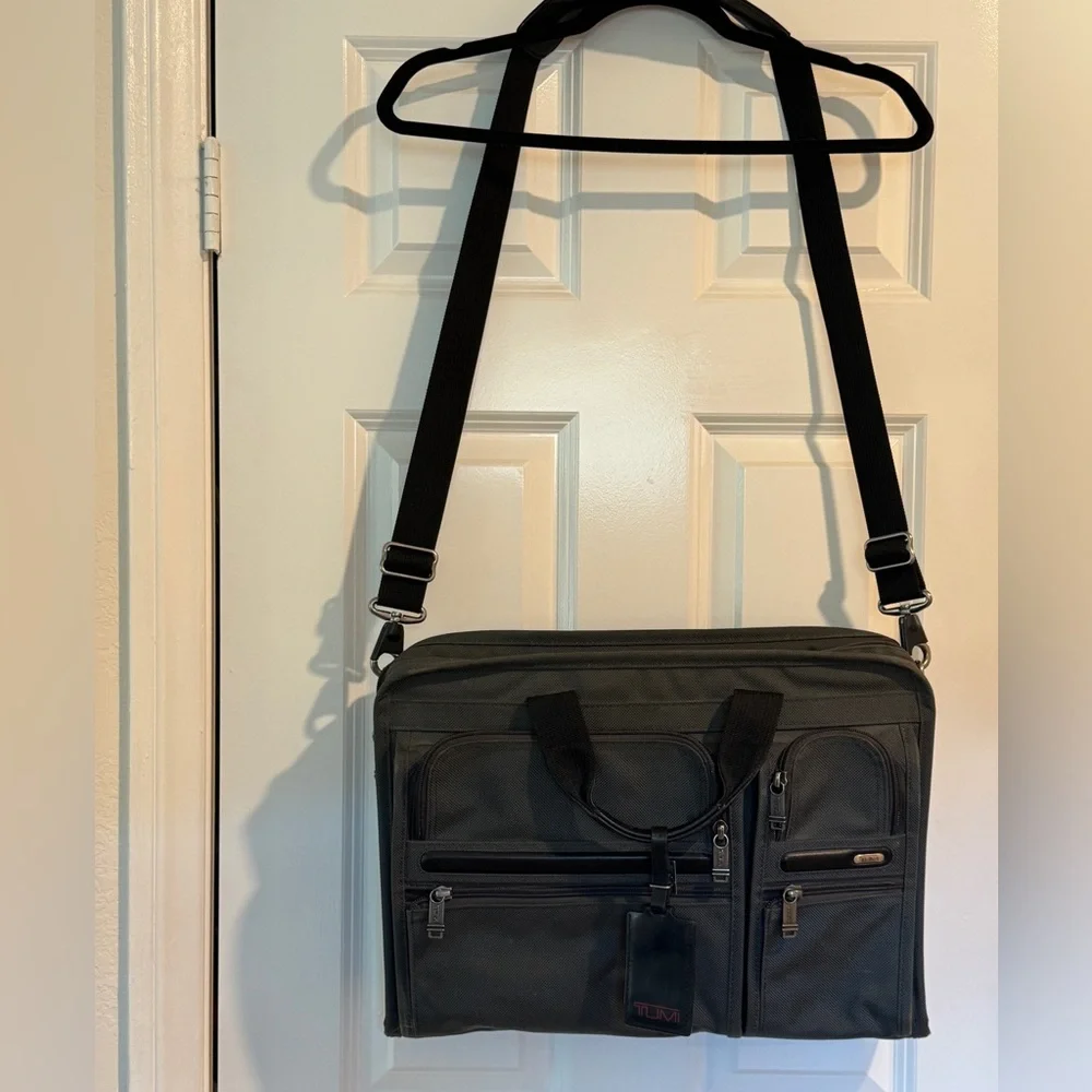 TUMI Men’s Travel Briefcase Leather handles
